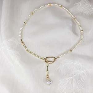 Colier din perle naturale de cultura cu lantisor din argint, placat cu aur 14K.